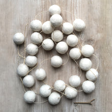 Load image into Gallery viewer, White Pom Pom Garland - East of India
